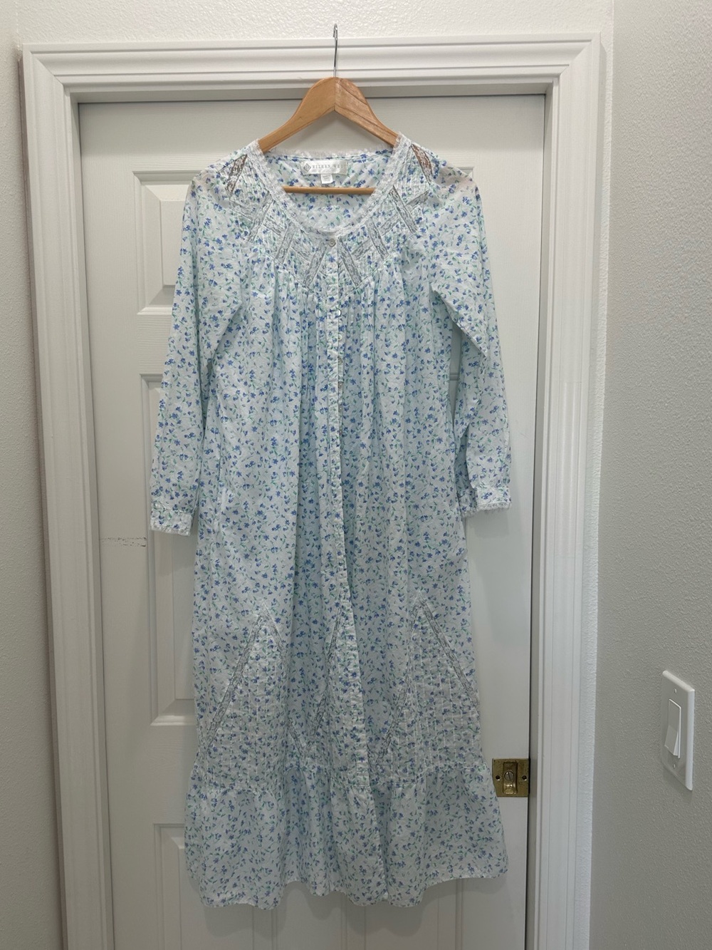 Eileen West Nightgown & Robe Set - Blue Floral Cotton - XS - Picture 11 of 11